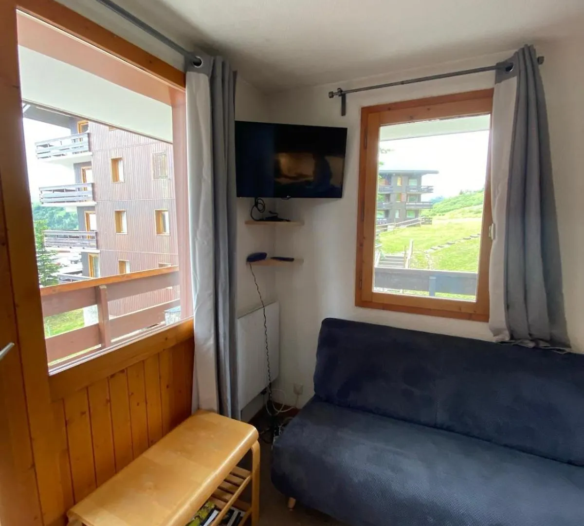 Apt 2 P 5 6 Pers Pieds Des Pistes Parking Couvert Inclus Les Allues 0*,  France